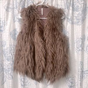 Willow & Clay faux fur rose gold vest- excellent condition